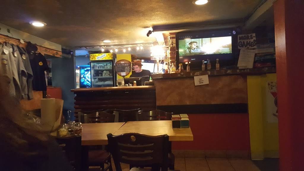 Blind Onion Pizza & Pub | restaurant | 3345 NE Broadway St, Portland, OR 97232, USA | 5032842825 OR +1 503-284-2825