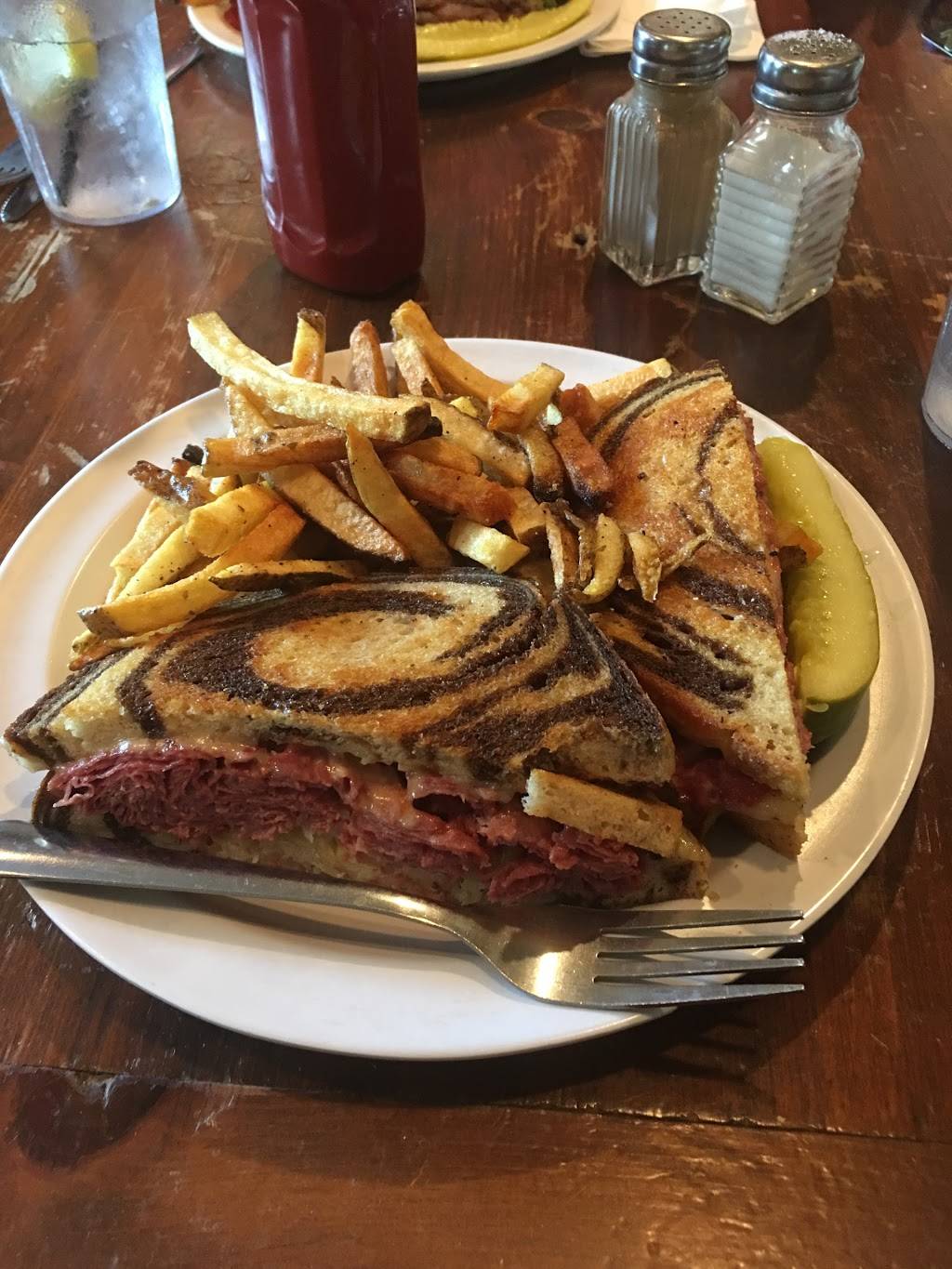 Daves Diner | restaurant | 35 Albany St, Cazenovia, NY 13035, USA | 3158154300 OR +1 315-815-4300