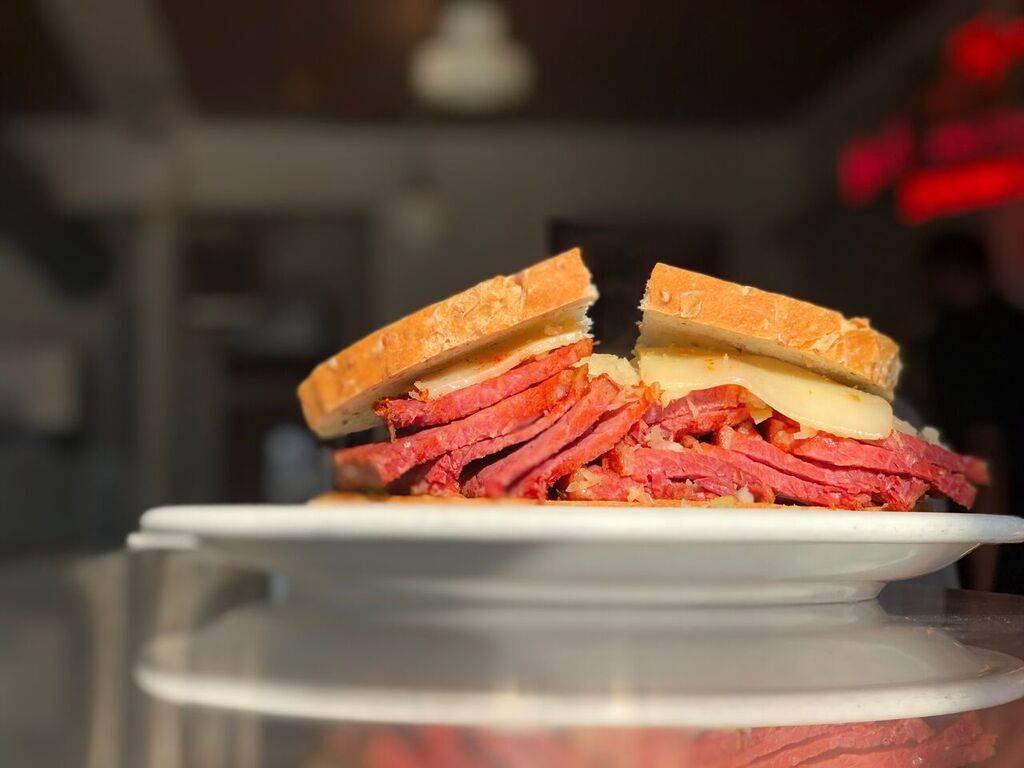 Jakes Deli North | meal delivery | 1634 W North Ave, Milwaukee, WI 53205, USA | 4145621272 OR +1 414-562-1272