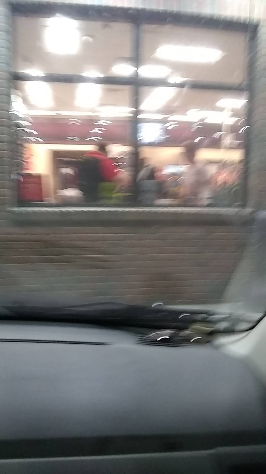 Caseys | restaurant | 308 W Mission St, Strawberry Point, IA 52076, USA | 5639336242 OR +1 563-933-6242