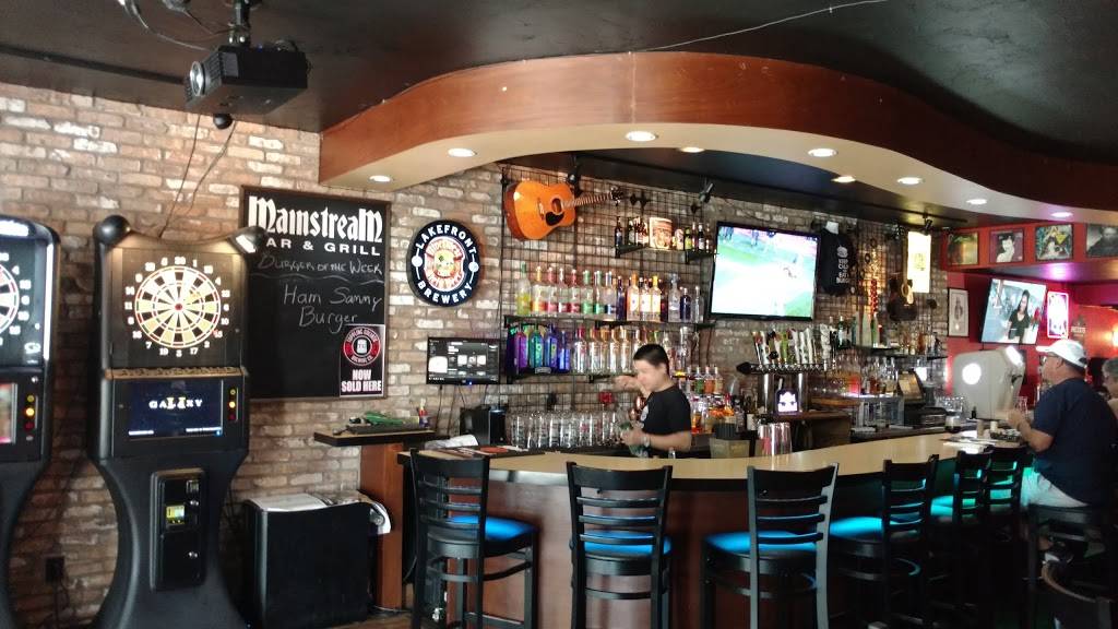 Mainstream Bar and Grill | restaurant | 404 W Main St, Waukesha, WI 53186, USA | 2625446222 OR +1 262-544-6222