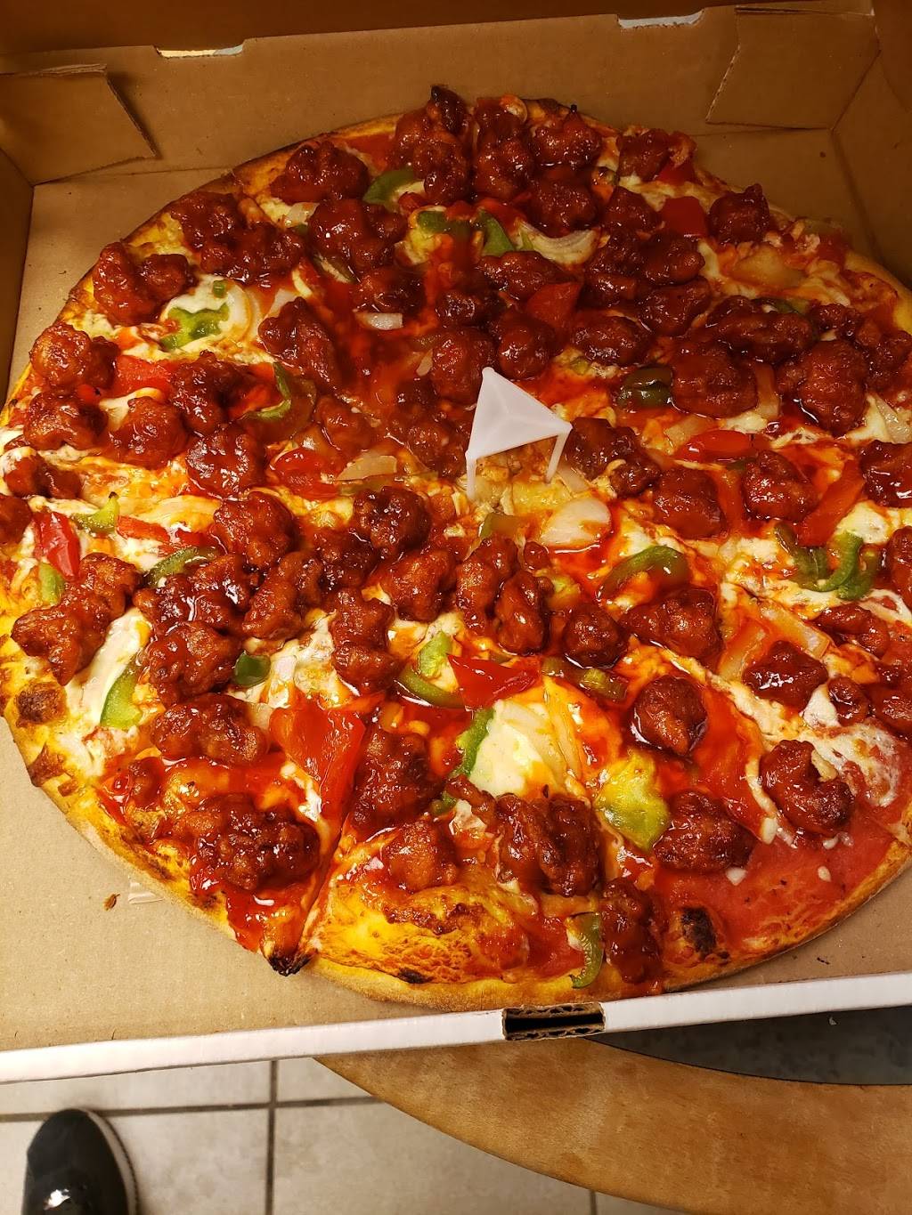 Martino Pizza & Asian Fusion Kitchen | restaurant | 178 Dupont St, Toronto, ON M5R 2E6, Canada | 4169296000 OR +1 416-929-6000