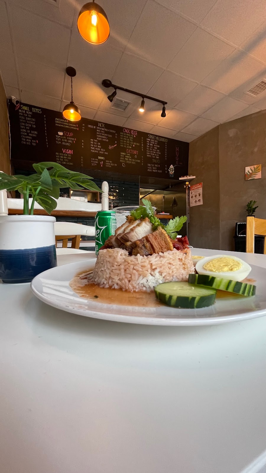 Huge Thai | restaurant | 157 Court St, Brooklyn, NY 11201, USA | 3479874198 OR +1 347-987-4198