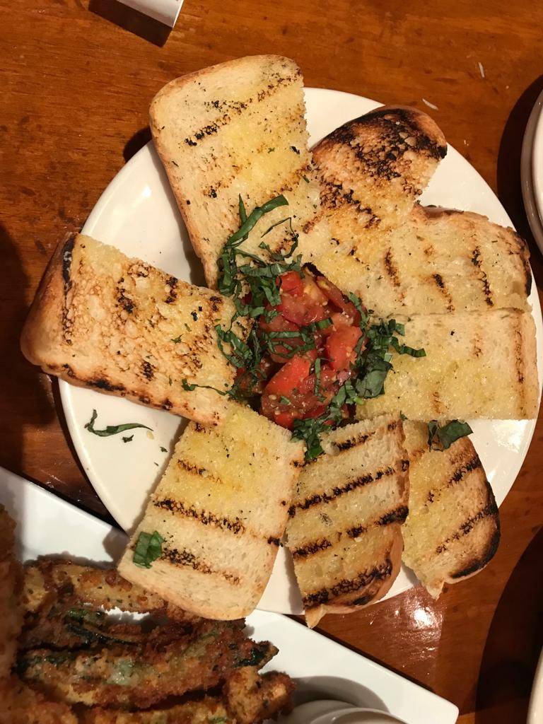 Johnny Carinos | restaurant | 870 Creekview Dr, Columbus, IN 47201, USA | 8123722266 OR +1 812-372-2266