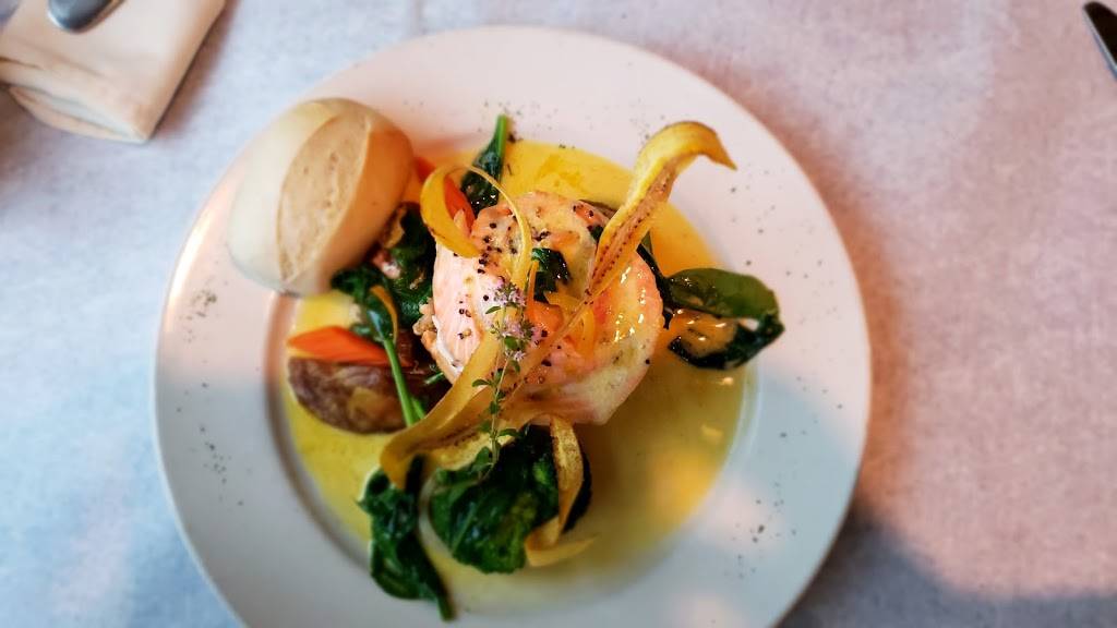 LightHouse Restaurant | restaurant | 11 Monroe Bay Ave, Colonial Beach, VA 22443, USA | 8042247580 OR +1 804-224-7580