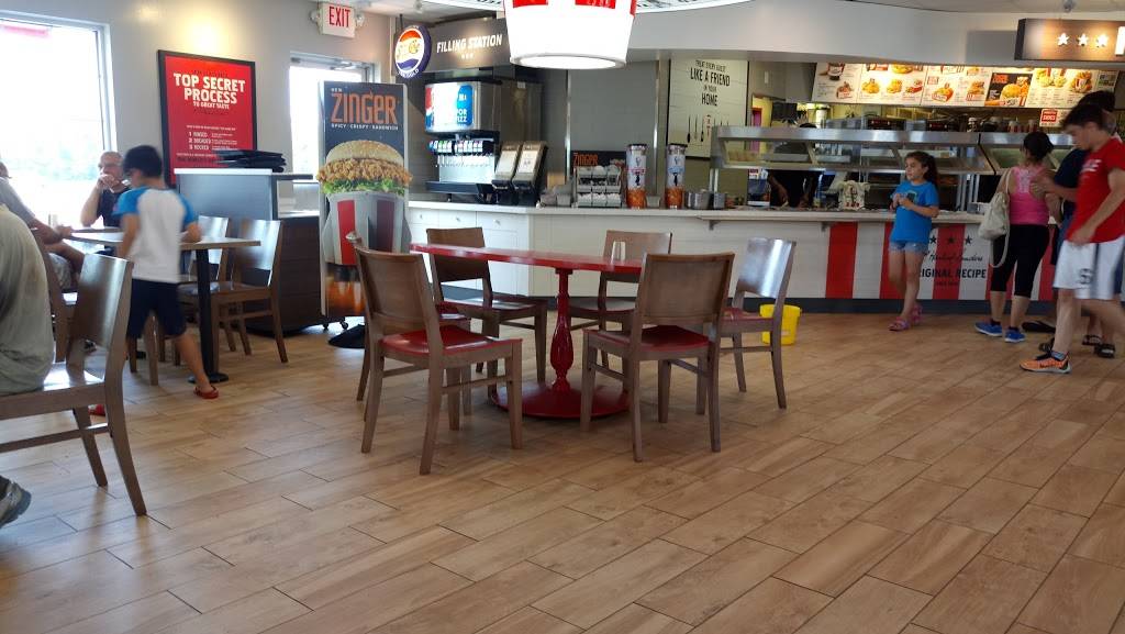 KFC | restaurant | 195 Boone Station Rd, Shelbyville, KY 40065, USA | 5026336048 OR +1 502-633-6048