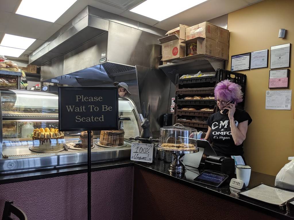 Chili Mustard Onions | restaurant | 3411 Brush St, Detroit, MI 48201, USA | 3134624949 OR +1 313-462-4949