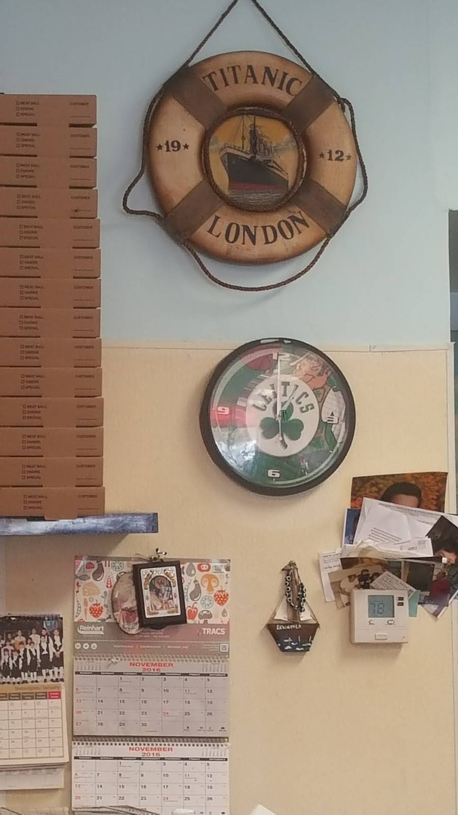 Famous Pizza | restaurant | 2071 Plainfield Pike, Johnston, RI 02919, USA | 4019462337 OR +1 401-946-2337