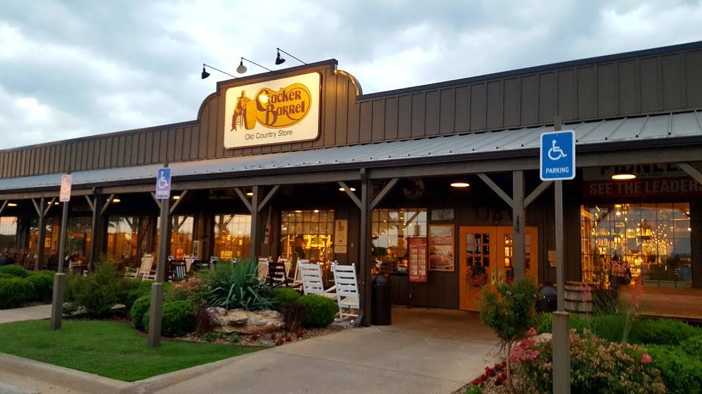 Cracker Barrel Old Country Store | restaurant | 601 E Gore Blvd, Lawton, OK 73501, USA | 5802481477 OR +1 580-248-1477