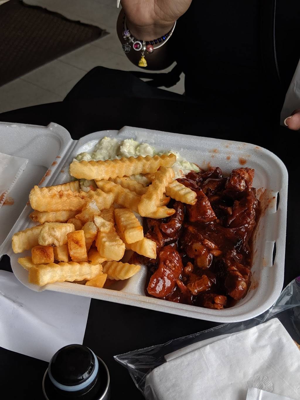 Nunns Bar-B-Cue II | meal takeaway | 19196 Conant St, Detroit, MI 48234, USA | 3138937210 OR +1 313-893-7210