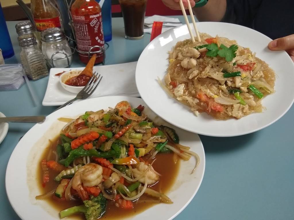 Siam Thai | restaurant | 453 Lincoln Ave, Charleston, IL 61920, USA | 2173450313 OR +1 217-345-0313