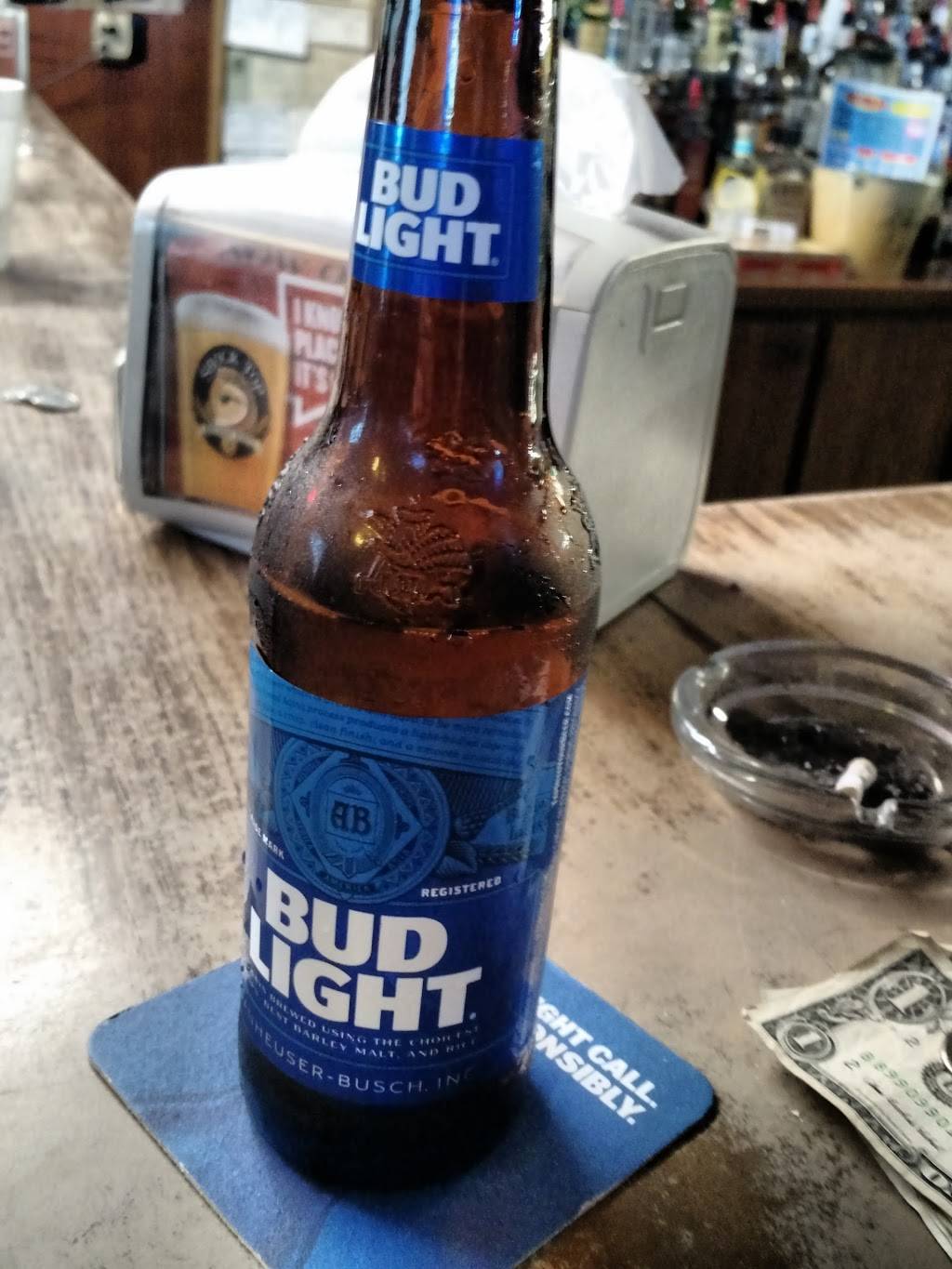 Vics Cafe | restaurant | 1839 E Market St, New Albany, IN 47150, USA | 8129444338 OR +1 812-944-4338