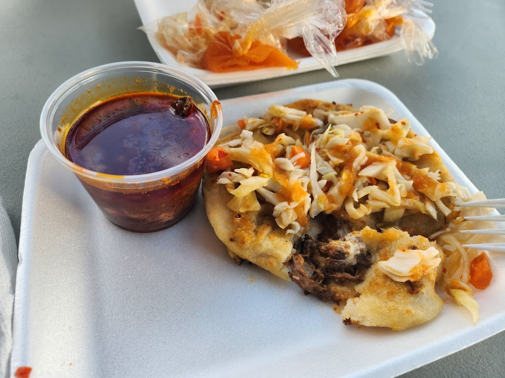 Adelita Pupuseria y Mas (Food Truck) | restaurant | 6715 Gulf Fwy, Houston, TX 77087, USA | 7139725354 OR +1 713-972-5354