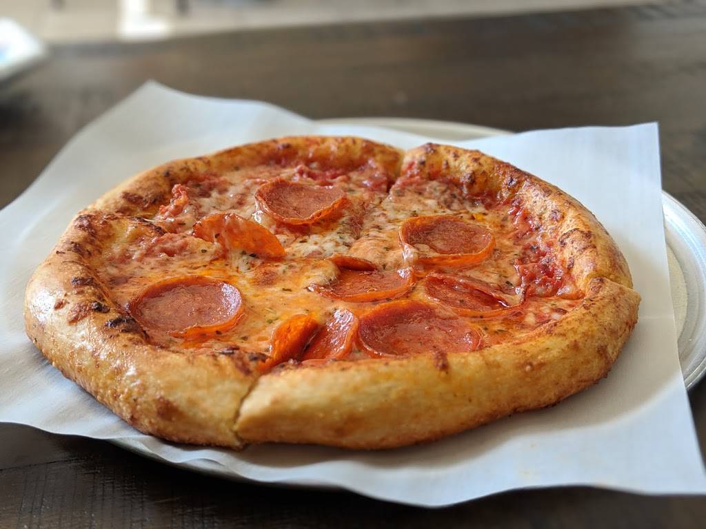 Gios Pizzeria | restaurant | 18285 Collier Ave #H, Lake Elsinore, CA 92530, USA | 9512452876 OR +1 951-245-2876