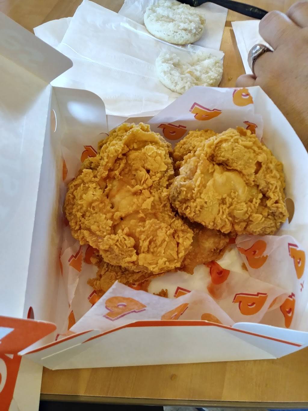Popeyes Louisiana Kitchen | restaurant | 1744 Horal St, San Antonio, TX 78227, USA | 2106736787 OR +1 210-673-6787