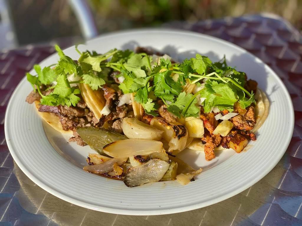 J&J Public House | restaurant | 2808 Alki Ave SW, Seattle, WA 98116, USA | 2068299695 OR +1 206-829-9695