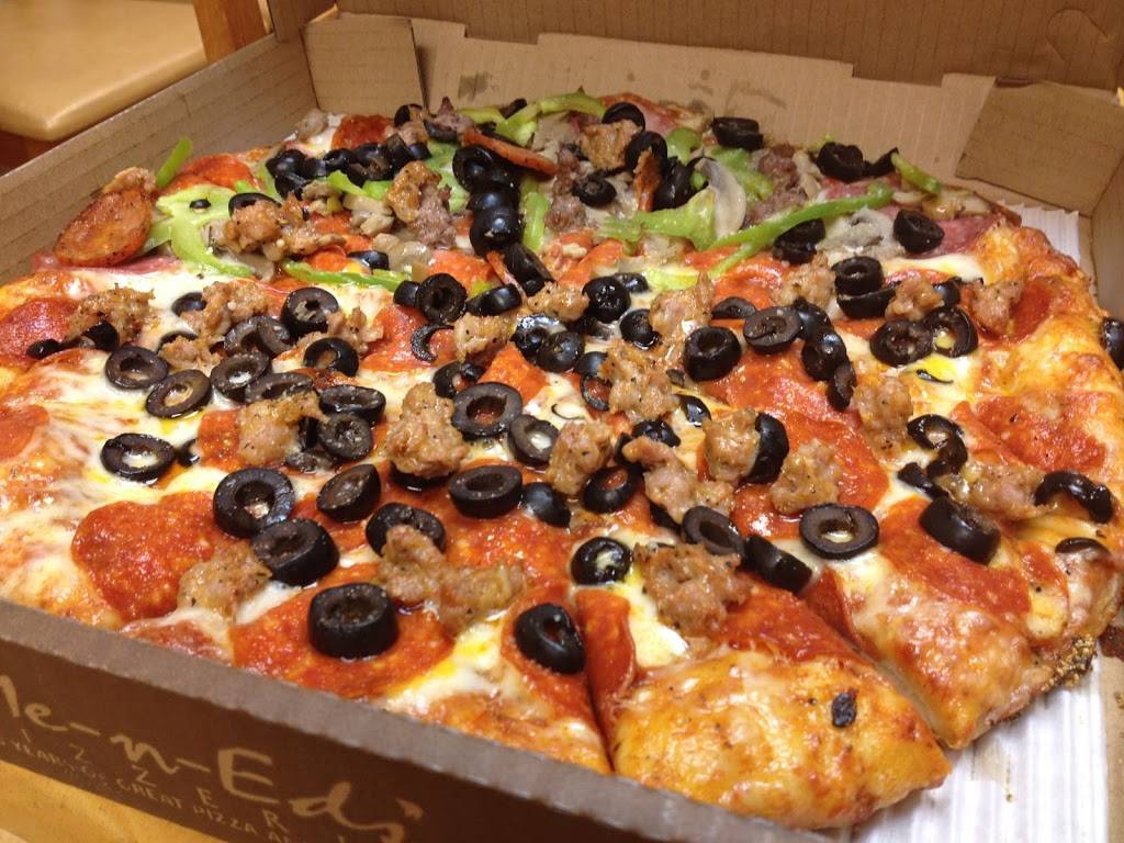 Me n eds Pizzeria | meal delivery | 40015 CA-49 #205, Oakhurst, CA 93644, USA | 5596422929 OR +1 559-642-2929