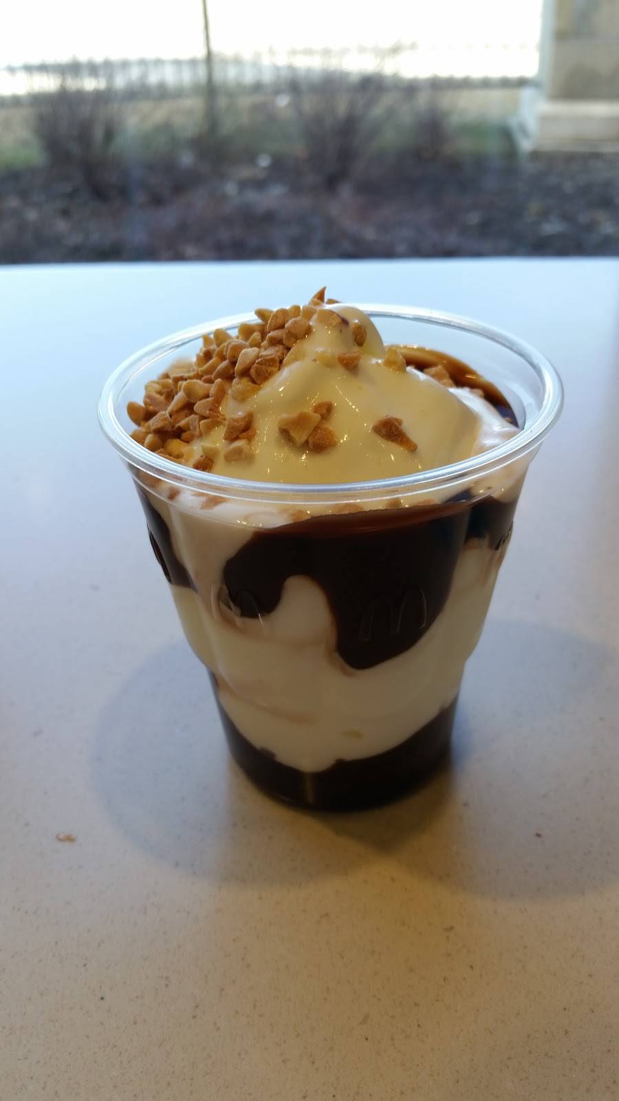 McDonalds | cafe | 235 Castle Oaks Crossing, Brampton, ON L6P 3X3, Canada | 9057949224 OR +1 905-794-9224