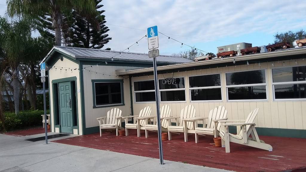 Pineda Crossing Bar & Grill | restaurant | 2515 Roberts Rd, Melbourne, FL 32940, USA | 3212597760 OR +1 321-259-7760