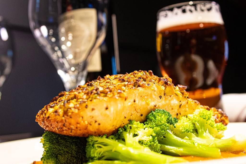 Curtains Bar and Restaurant | restaurant | 150 Avenel St, Avenel, NJ 07001, USA | 7325824595 OR +1 732-582-4595