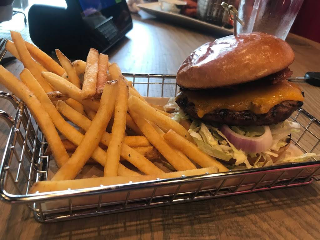 Main Event Avon | restaurant | 35605 Chester Rd, Avon, OH 44011, USA | 4403980611 OR +1 440-398-0611