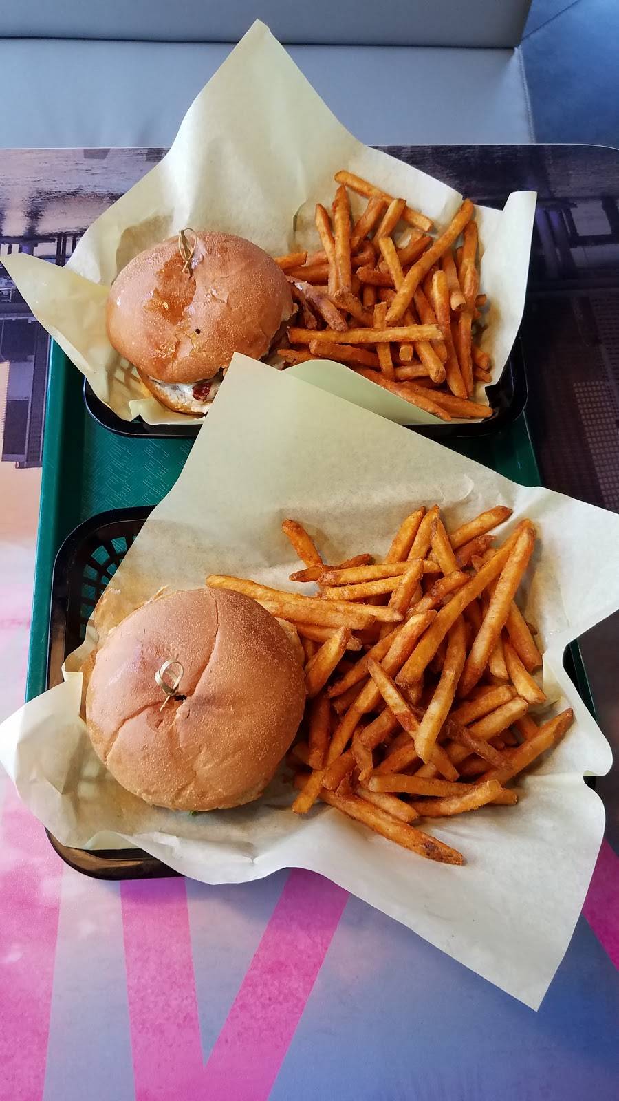 Miami Grill | restaurant | 750 W Sample Rd, Pompano Beach, FL 33064, USA | 9547821270 OR +1 954-782-1270