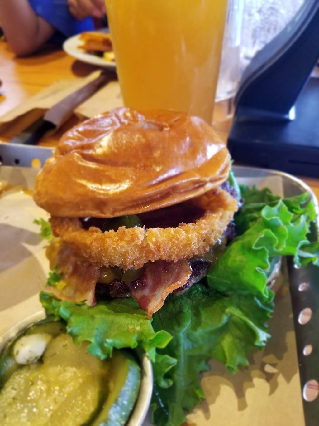 Chilis Grill & Bar | meal takeaway | 300 W Calaveras Blvd, Milpitas, CA 95035, USA | 4089429106 OR +1 408-942-9106