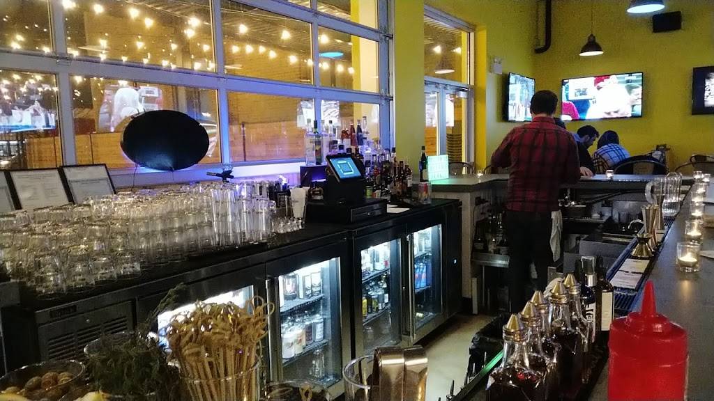 BIG & little’s Restaurant and Bar | restaurant | 3000 W Fullerton Ave, Chicago, IL 60647, USA | 7736879033 OR +1 773-687-9033