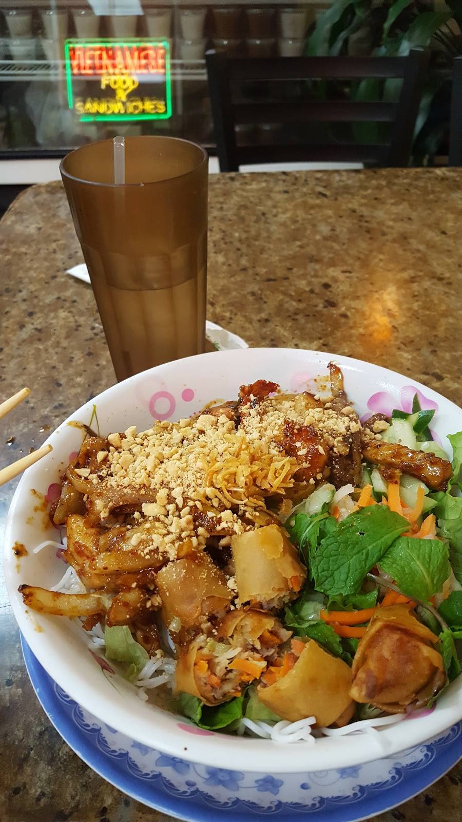 Saigon Noodle House | restaurant | 1020 Keolu Dr, Kailua, HI 96734, USA | 8082612466 OR +1 808-261-2466