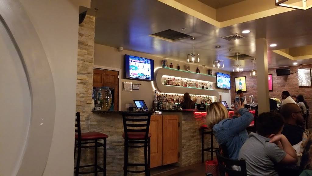 Los Sanos Bar and Lounge | restaurant | 678 Maple Ave, Hartford, CT 06114, USA | 8604617966 OR +1 860-461-7966