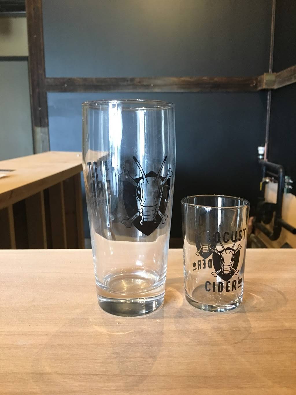 Locust Cider & Brewing Ballard | restaurant | 5309 22nd Ave NW ste d, Seattle, WA 98107, USA | 2064945968 OR +1 206-494-5968