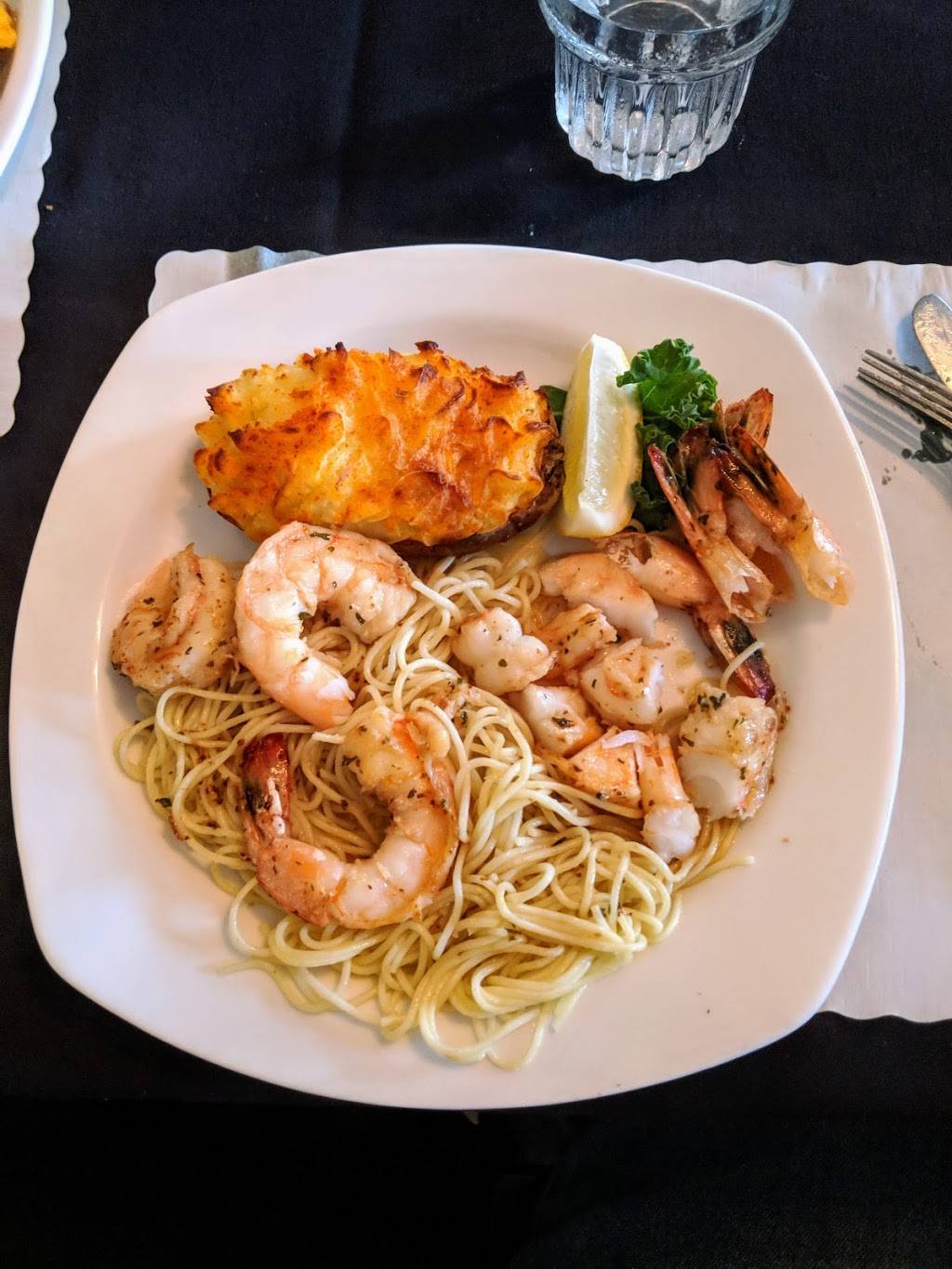 Idlewile Inn | restaurant | 1306 Main St, St Cloud, WI 53079, USA | 9209994404 OR +1 920-999-4404