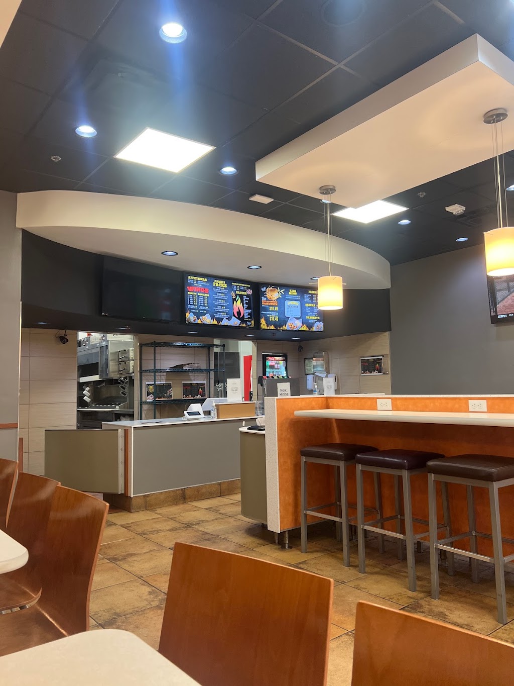 El Paso Wing House | restaurant | 8401 Gateway Blvd W, El Paso, TX 79925, USA | 9153048792 OR +1 915-304-8792
