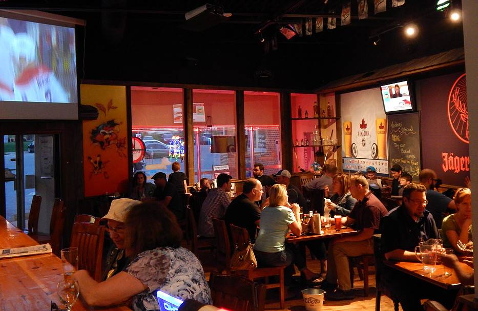 Coops Aurora Bistro | restaurant | 15408 Yonge St, Aurora, ON L4G 1N9, Canada | 9058419229 OR +1 905-841-9229