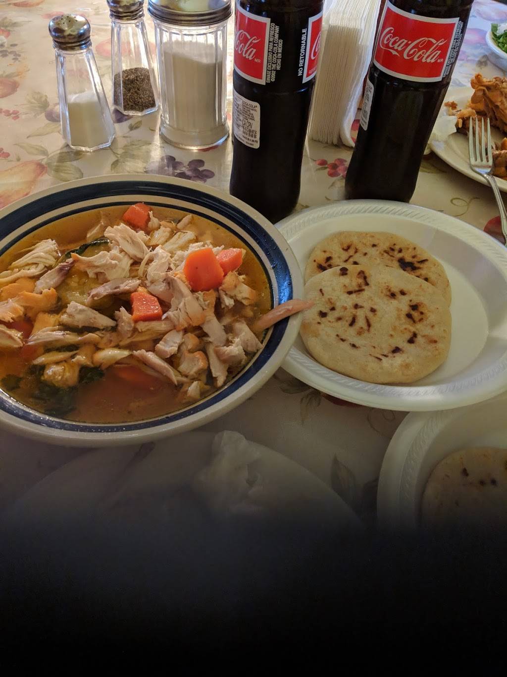 La Salvadorena | restaurant | 1103 S McDonald St, McKinney, TX 75069, USA | 9725421506 OR +1 972-542-1506