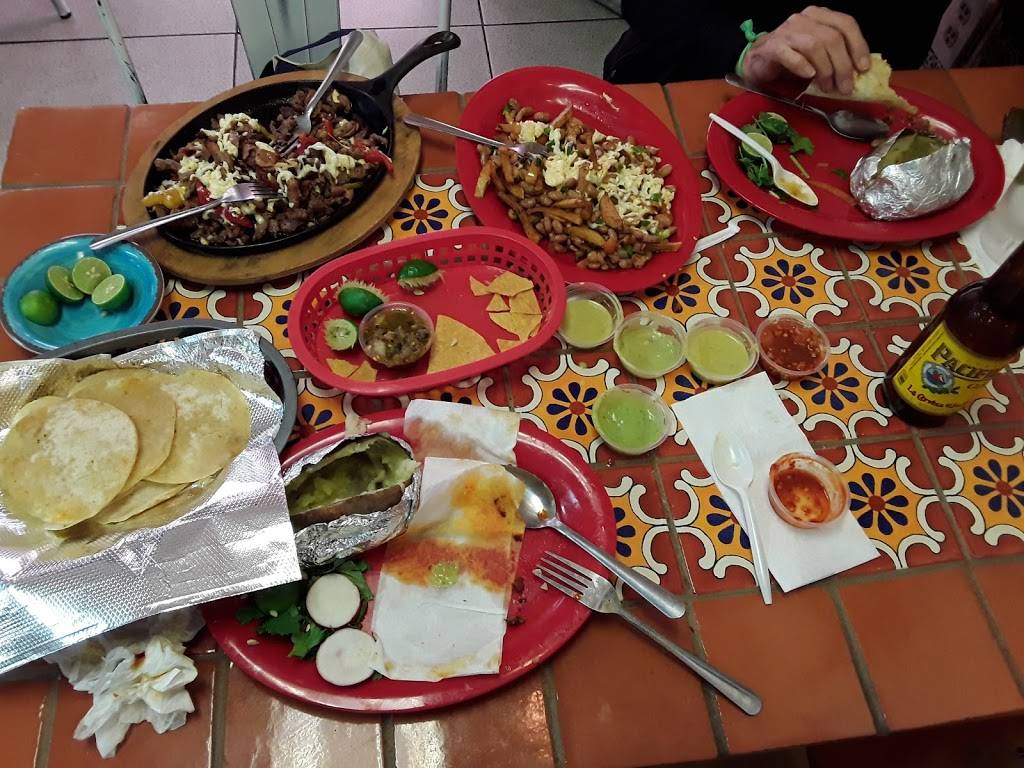 Tacos Chinampa | restaurant | 7500 N Mesa St #302, El Paso, TX 79912, USA | 9155816157 OR +1 915-581-6157