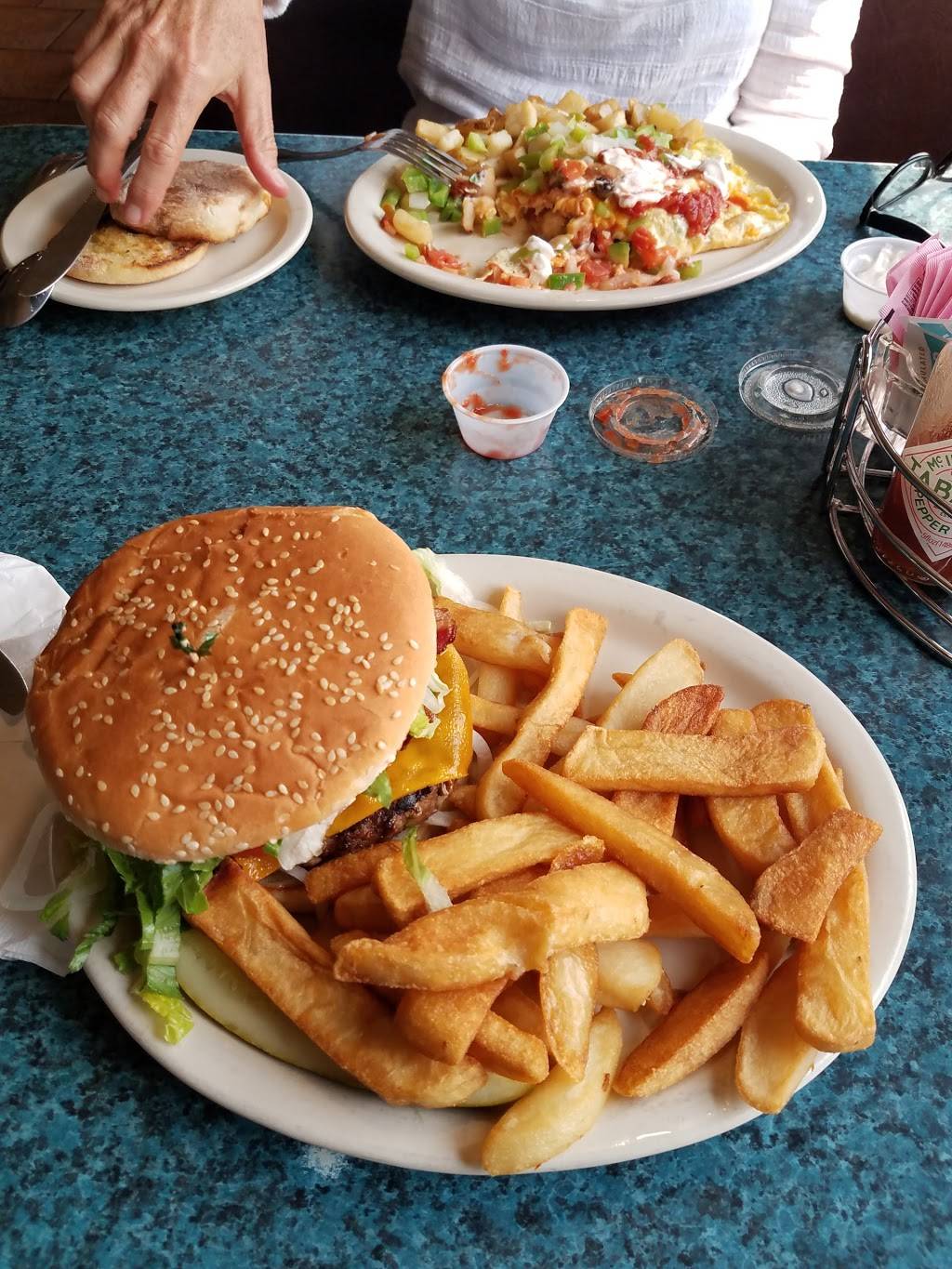 Thunderbird Restaurant | restaurant | 7121 Waller Rd E, Tacoma, WA 98443, USA | 2535363162 OR +1 253-536-3162