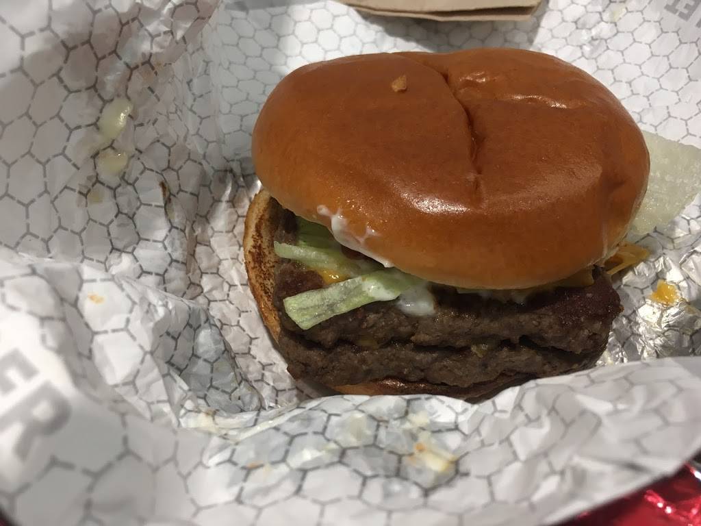 Wendys | restaurant | Terminal 3, 6301 Silver Dart Dr Unit G 202, Mississauga, ON L5P 1B2, Canada | 9056718878 OR +1 905-671-8878