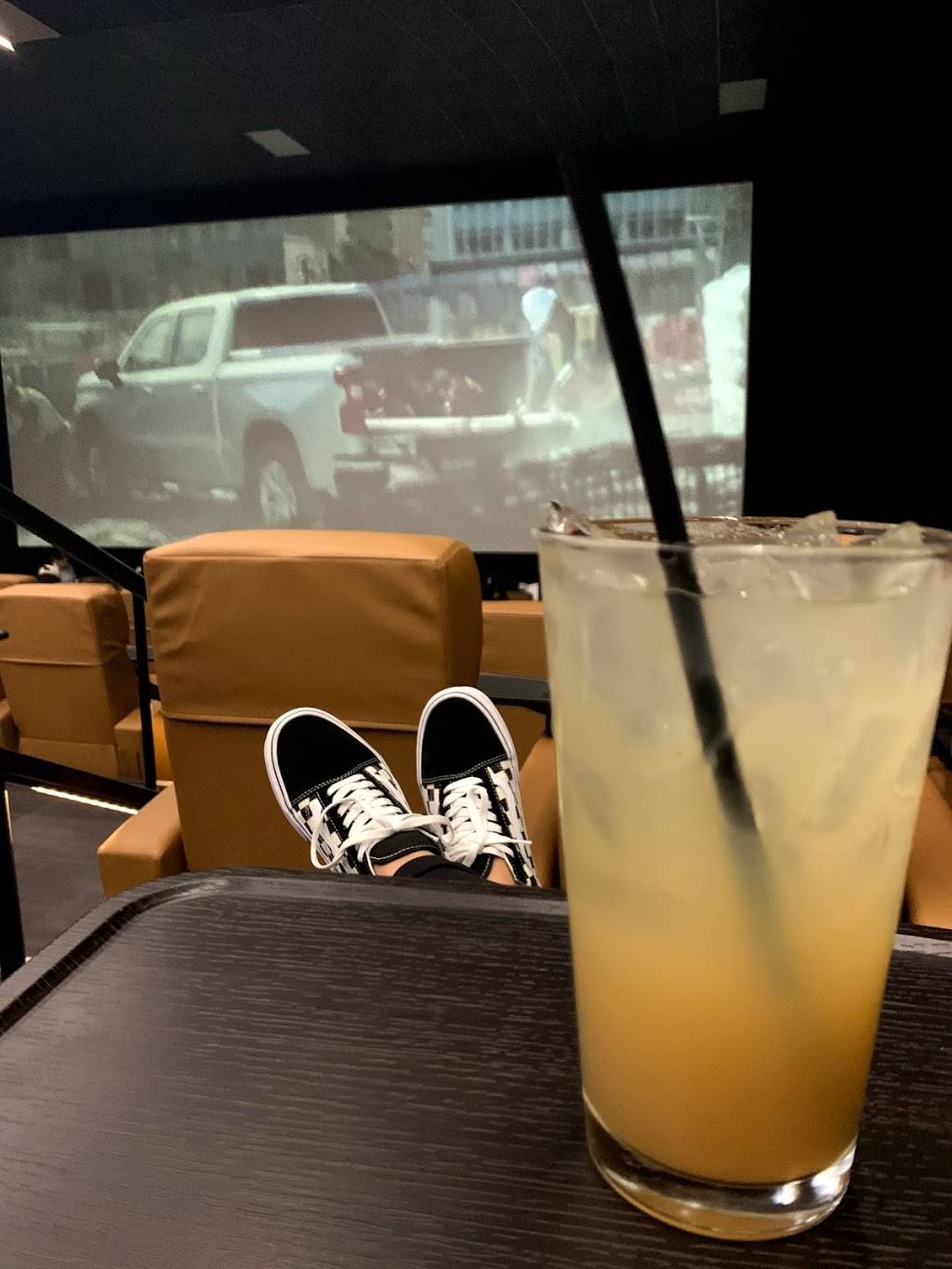 Studio Movie Grill | restaurant | 11170 N Central Expy, Dallas, TX 75243, USA | 4694058523 OR +1 469-405-8523