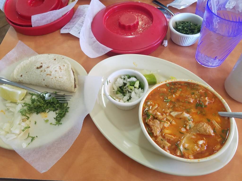 El Tequila | restaurant | 7666-7614 Marbach Rd, San Antonio, TX 78227, USA | 2106735700 OR +1 210-673-5700