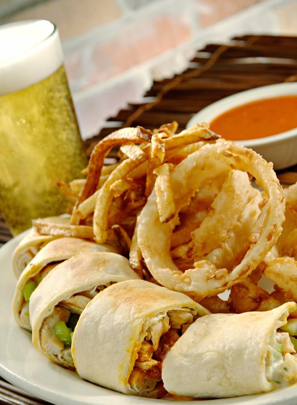 Zipps Sports Grill | restaurant | 4060 S Arizona Ave, Chandler, AZ 85248, USA | 4803981776 OR +1 480-398-1776