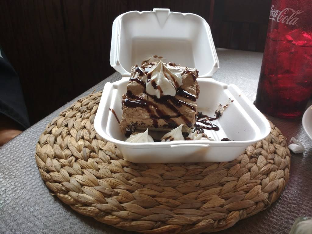 Waupaca Woods Restaurant | restaurant | 815 W Fulton St, Waupaca, WI 54981, USA | 7152587400 OR +1 715-258-7400