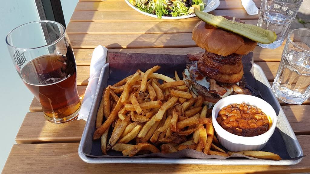 Big Rig Kitchen & Brewery | restaurant | 2750 Iris St, Ottawa, ON K2C 3C9, Canada | 6136883336 OR +1 613-688-3336