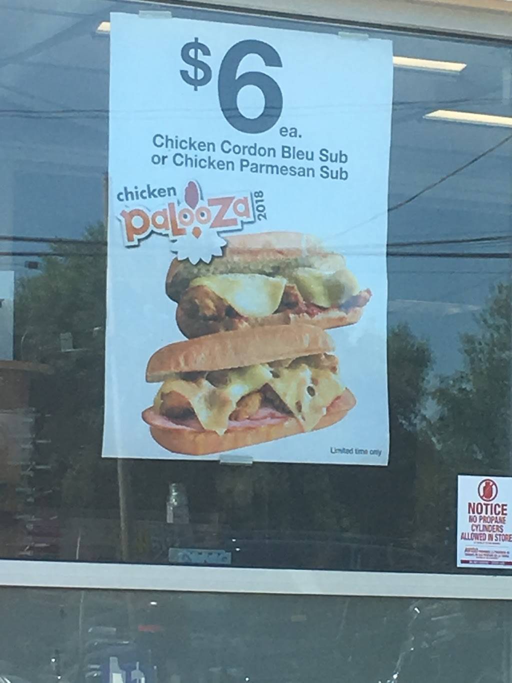 Royal Farms | meal takeaway | 4384 Hollins Ferry Rd, Baltimore, MD 21227, USA | 4102472929 OR +1 410-247-2929