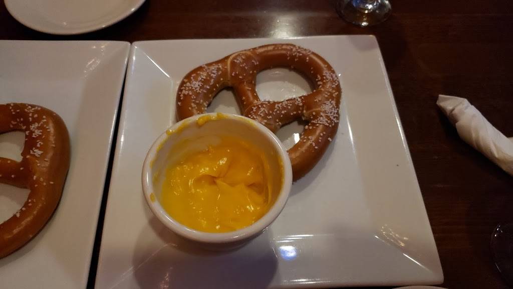 Hot Rod Cafe | restaurant | 114 Bank St, New London, CT 06320, USA | 8604472320 OR +1 860-447-2320