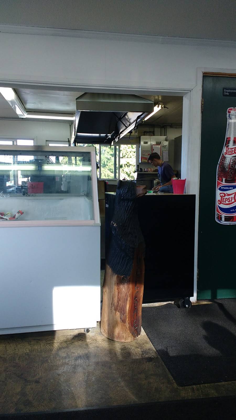 Grizzly Den | restaurant | 300 W Emerson Ave, Hoquiam, WA 98550, USA | 3605379840 OR +1 360-537-9840