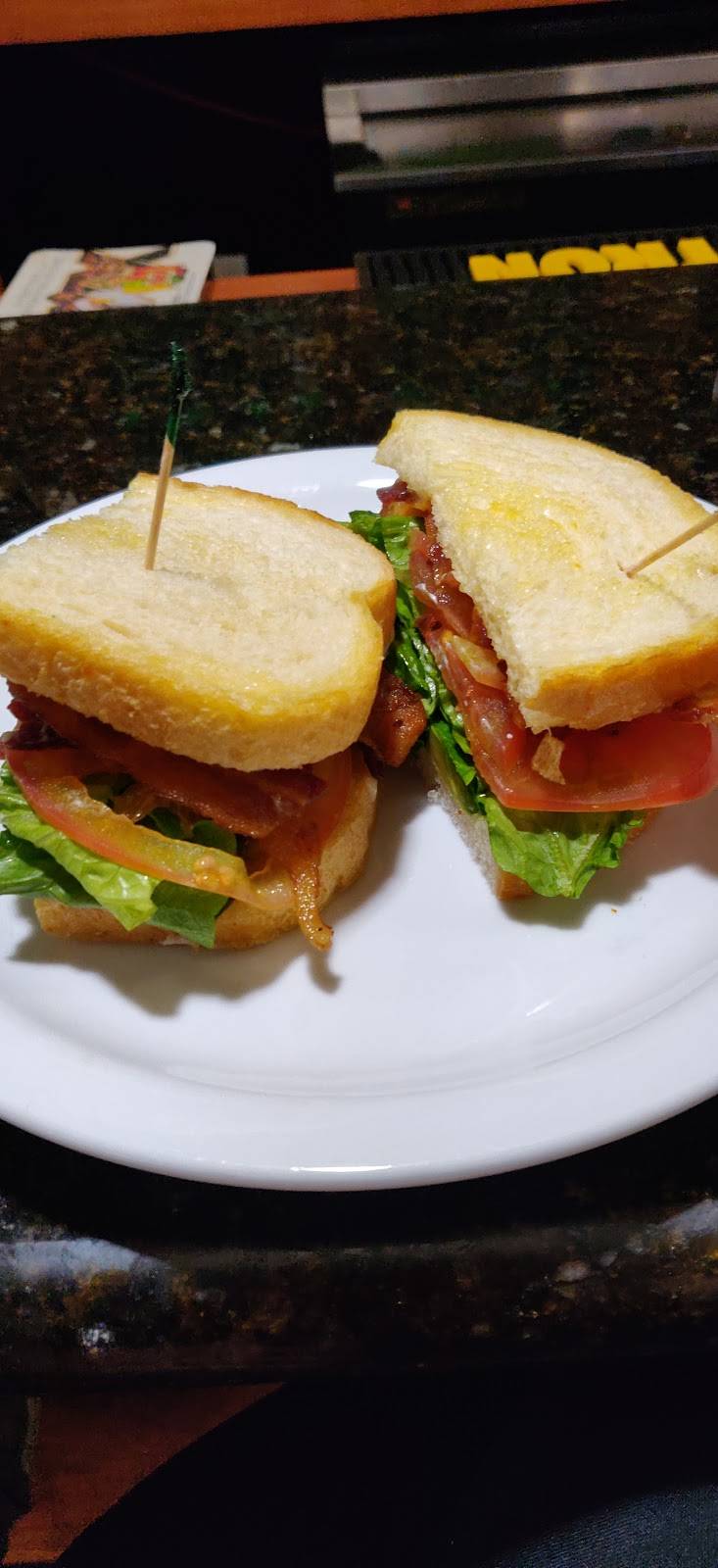 Skyline Cafe Bar & Grill | restaurant | 5090 E Clinton Way, Fresno, CA 93727, USA | 5592523611 OR +1 559-252-3611