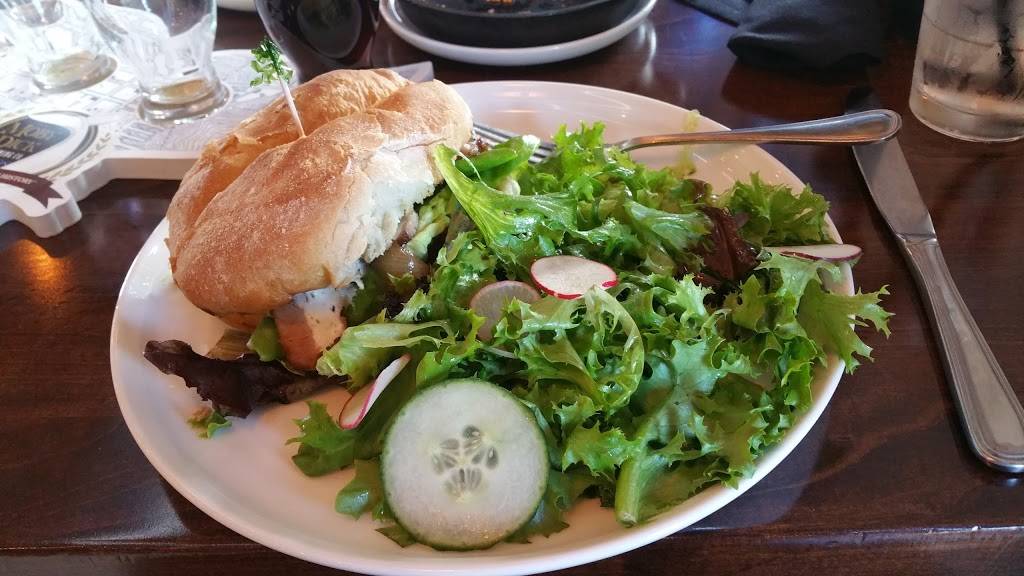 Moby Dick Brewing Co. | restaurant | 16 S Water St, New Bedford, MA 02740, USA | 7742026961 OR +1 774-202-6961