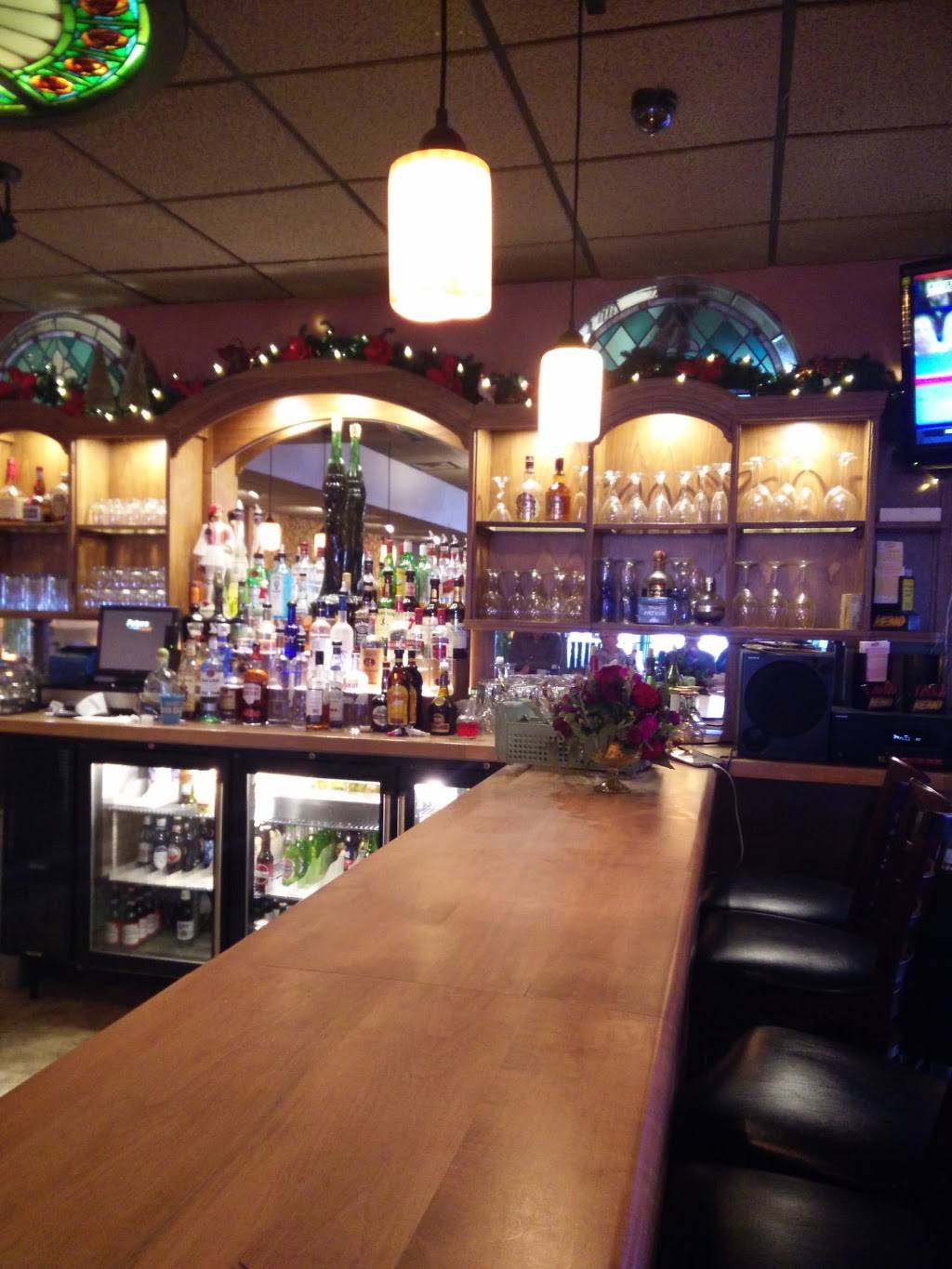 Michaels Restaurant & Bar | restaurant | 19797 Detroit Rd, Rocky River, OH 44116, USA | 4403561233 OR +1 440-356-1233