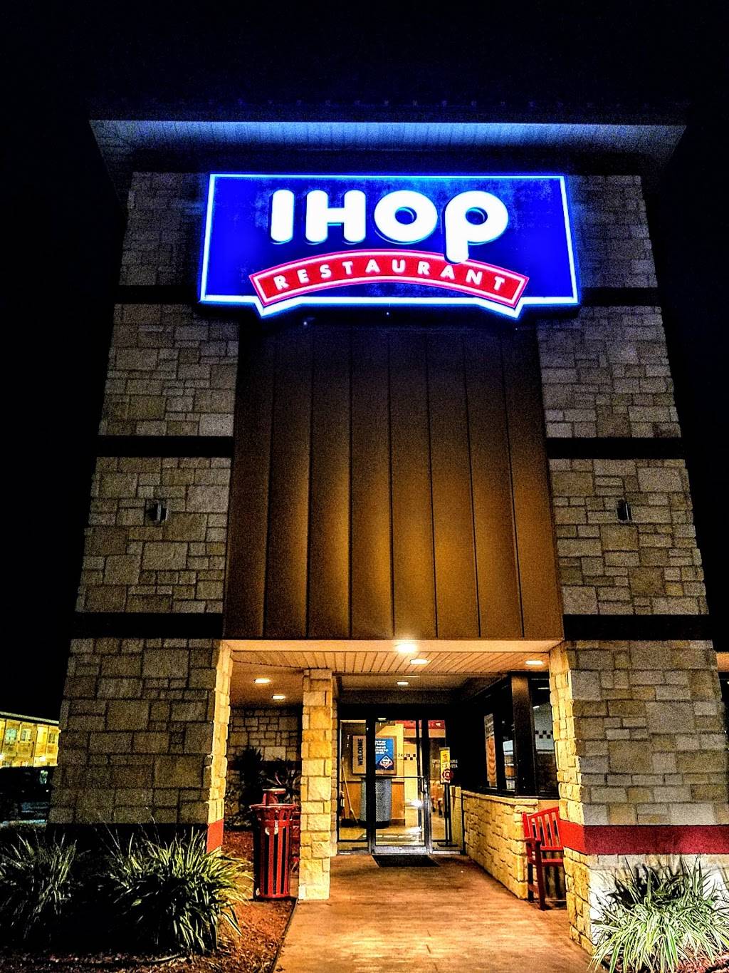 IHOP | restaurant | 4910 W Spruce St, Tampa, FL 33607, USA | 8132888828 OR +1 813-288-8828